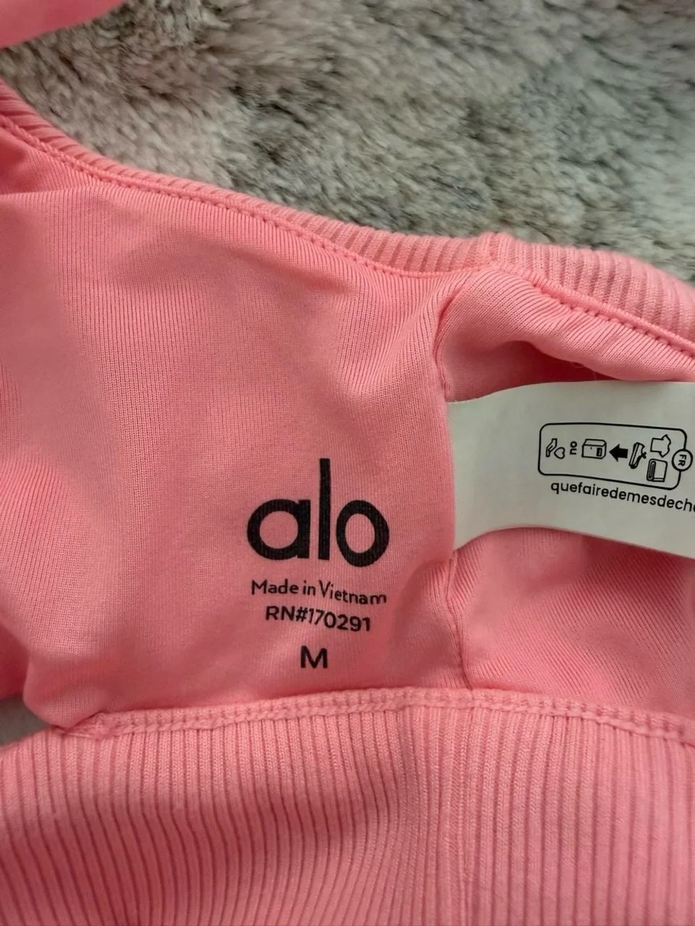 ALO Yoga Neon Bubblegum Pink Slit Bra, Size Medium